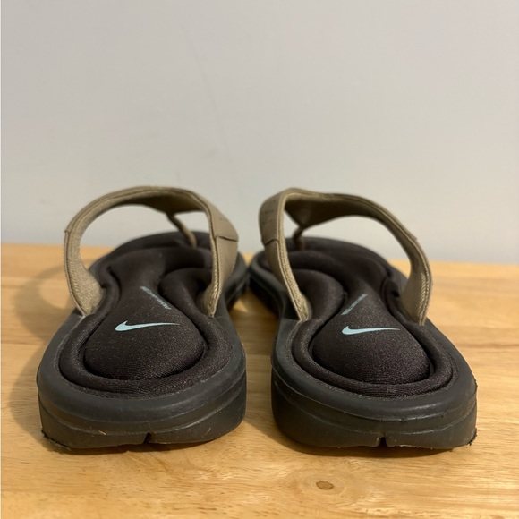 Nike Comfort Footbed Women's Flip Flop Thong Cushioned Beige Sandals Size 9 - Picture 3 of 9